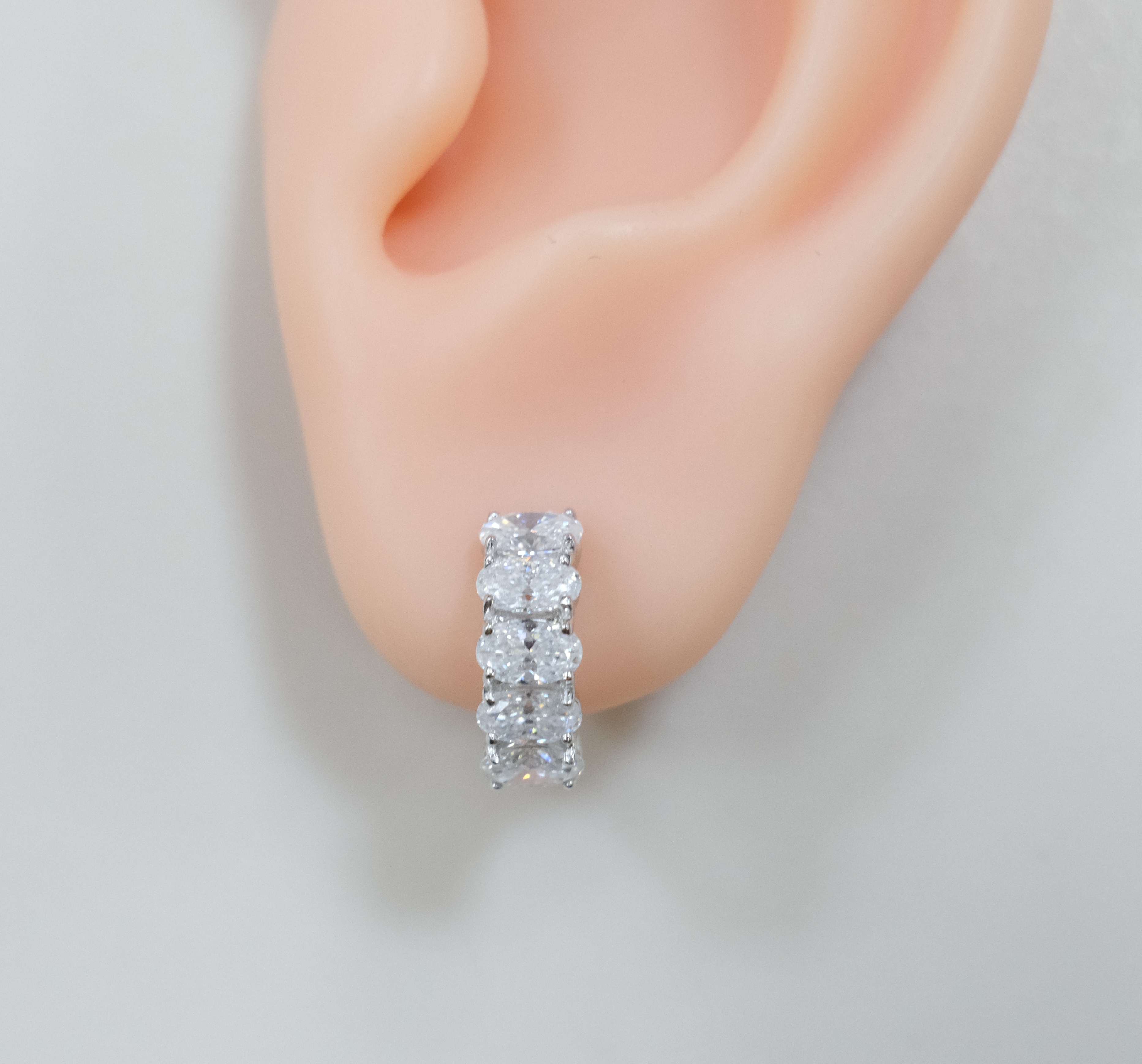 Серебряные серьги-конго с муассанитами